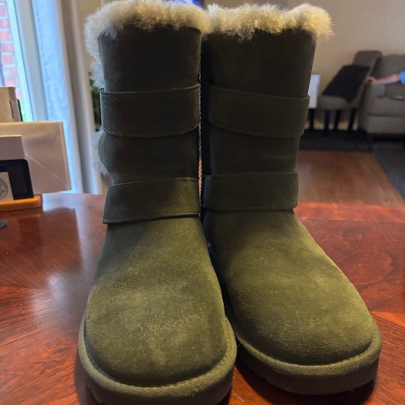 UGG Logo Strap Fur Boots in Excellent Condition size 8 - Picture 16 of 16
